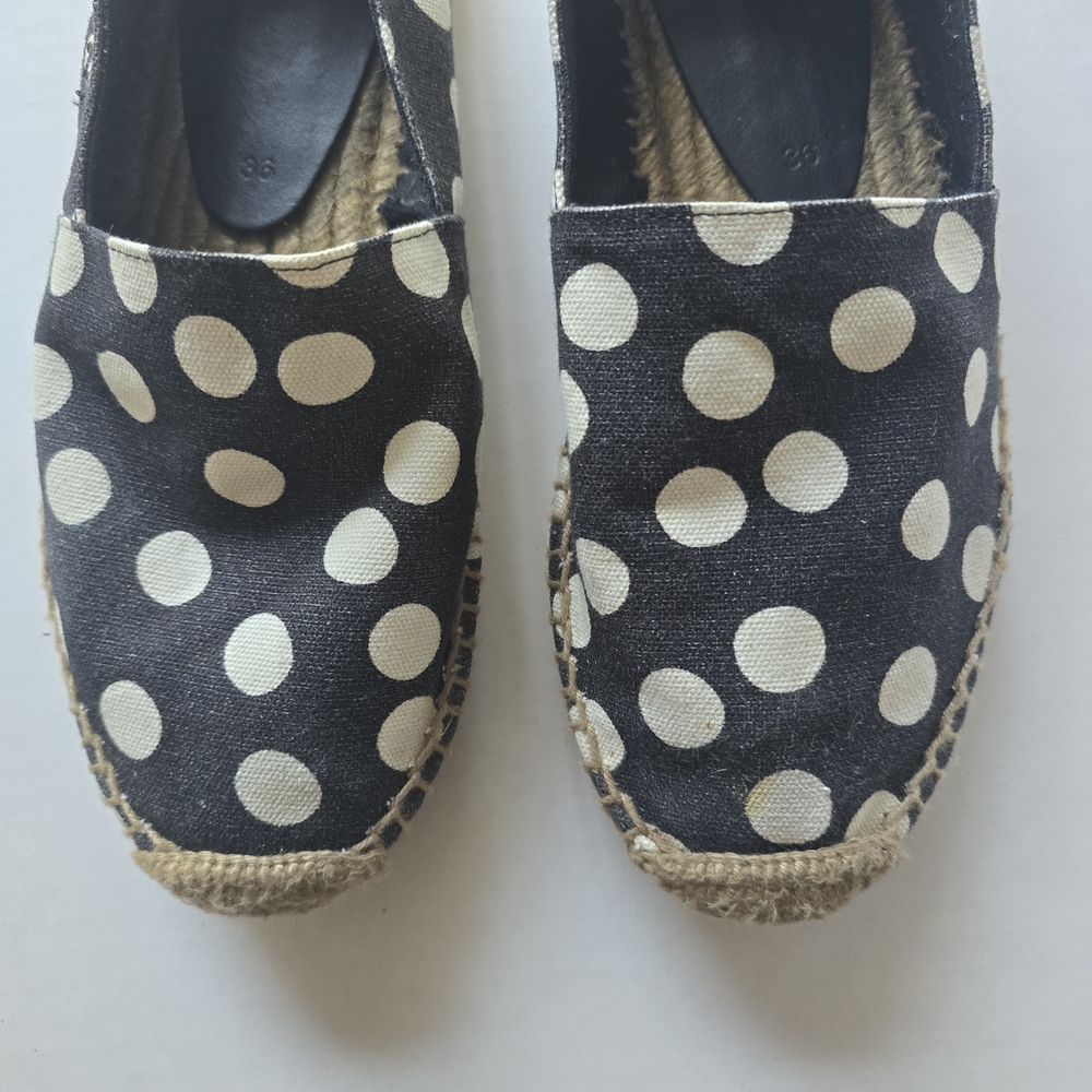 Saint Laurent Tan Textured Sole - Picture 5 of 10